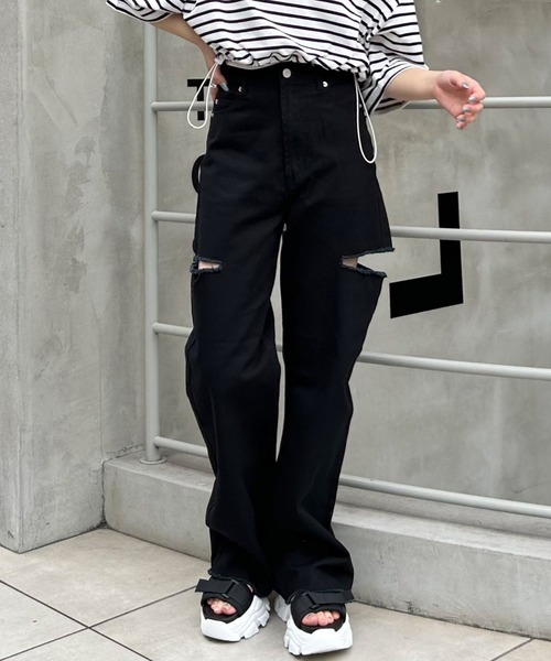 INGNI(イング)の「サイドスリット/デニムパンツ(デニムパンツ・レディース・アイボリー/ブルー系その他3/ブラック/グレー・M/S)」の2枚目の写真