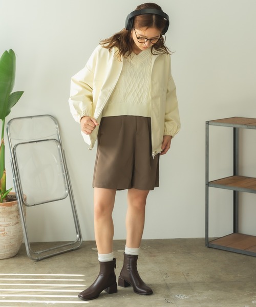 ROOPTOKYO(ループトウキョウ)の「Stand collar Leather blouson / スタンドカラー フェイクレザーブルゾン バルーンスリーブ(ブルゾン・レディース・アイボリー/ブラック・FREE)」の3枚目の写真
