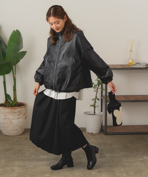 ROOPTOKYO(ループトウキョウ)の「Stand collar Leather blouson / スタンドカラー フェイクレザーブルゾン バルーンスリーブ(ブルゾン・レディース・アイボリー/ブラック・FREE)」の12枚目の写真