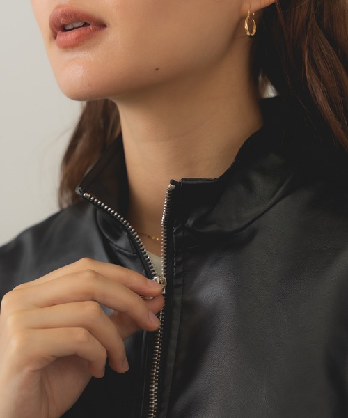 ROOPTOKYO(ループトウキョウ)の「Stand collar Leather blouson / スタンドカラー フェイクレザーブルゾン バルーンスリーブ(ブルゾン・レディース・アイボリー/ブラック・FREE)」の6枚目の写真