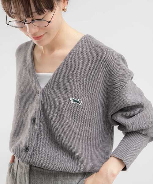 PENNEYS（ぺニーズ）の「『別注』PENNEYS×DOORS　THE FOX Vネックカーディガン（カーディガン/ボレロ・レディース・レッド/キャメル/ミント/アイボリー/ブルー/ピンク/ブルー系その他/ブラック/チャコールグレー/グレー系その他・MEDIUM）」の4枚目の写真