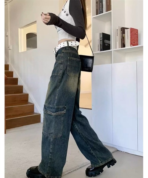 .KOM(ドットコム)の「A'GEM/9 × .kom『.kom/ドットケーオーエム』サイドポケットカーゴデニムパンツ(デニムパンツ・レディース・インディゴブルー・M/L/S)」の11枚目の写真