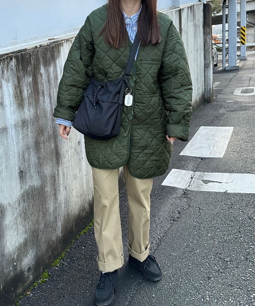 DEVICE(デバイス)の「《新色追加》【@___mika___livingコラボ】カラビナ付き パラコード巾着 ナイロンショルダーバッグ(ショルダーバッグ・レディース・ブラック/ブラック系その他/ライトグレー・FREE)」の5枚目の写真