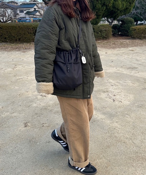 DEVICE(デバイス)の「《新色追加》【@___mika___livingコラボ】カラビナ付き パラコード巾着 ナイロンショルダーバッグ(ショルダーバッグ・レディース・ブラック/ブラック系その他/ライトグレー・FREE)」の11枚目の写真