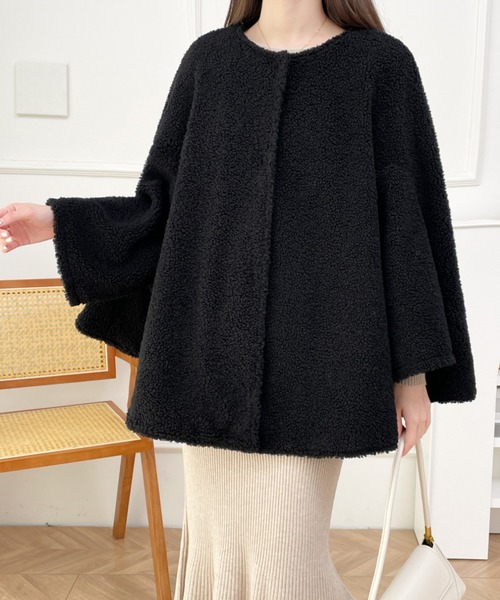 emi+（エミプラス）の「オーバーサイズボアドルマンポンチョコート（ポンチョ・レディース・ブラック/ベージュ/モカ・L/M）」の17枚目の写真