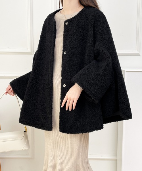 emi+（エミプラス）の「オーバーサイズボアドルマンポンチョコート（ポンチョ・レディース・ブラック/ベージュ/モカ・L/M）」の14枚目の写真