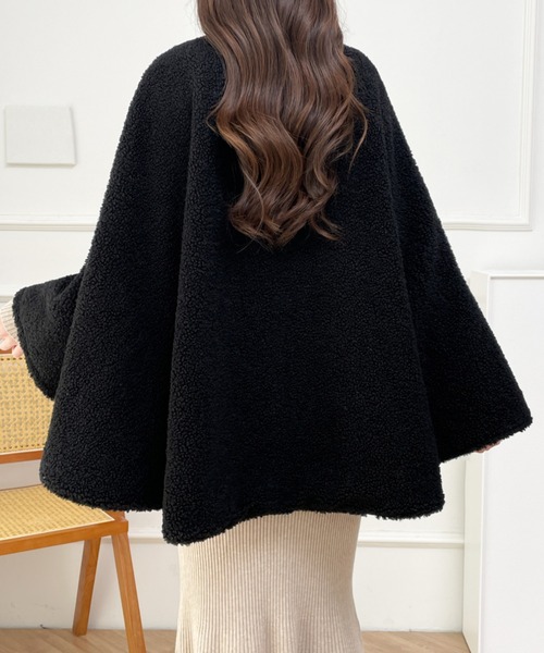 emi+（エミプラス）の「オーバーサイズボアドルマンポンチョコート（ポンチョ・レディース・ブラック/ベージュ/モカ・L/M）」の21枚目の写真