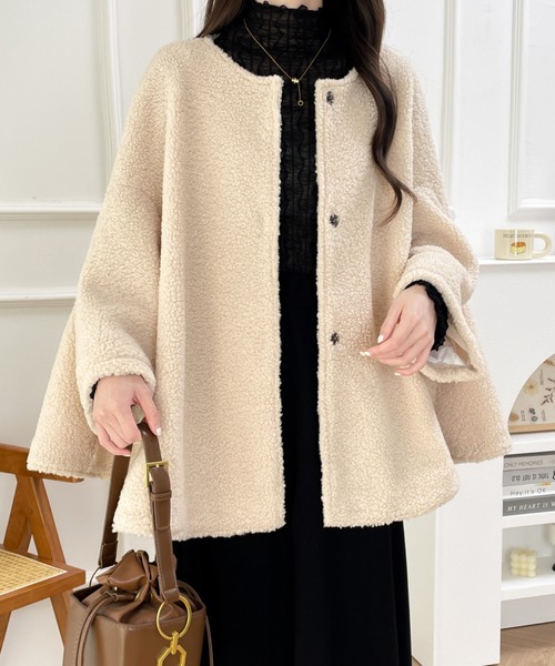 emi+（エミプラス）の「オーバーサイズボアドルマンポンチョコート（ポンチョ・レディース・ブラック/ベージュ/モカ・L/M）」の8枚目の写真