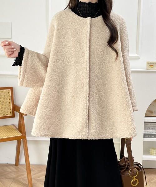 emi+（エミプラス）の「オーバーサイズボアドルマンポンチョコート（ポンチョ・レディース・ブラック/ベージュ/モカ・L/M）」の13枚目の写真