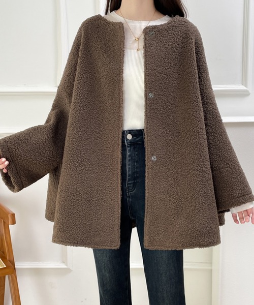 emi+（エミプラス）の「オーバーサイズボアドルマンポンチョコート（ポンチョ・レディース・ブラック/ベージュ/モカ・L/M）」の6枚目の写真