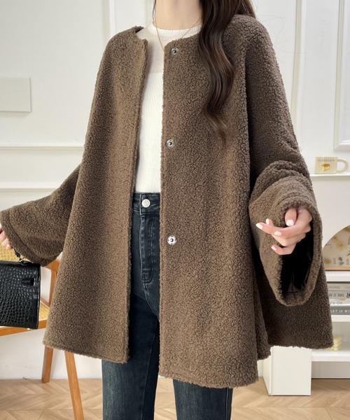 emi+（エミプラス）の「オーバーサイズボアドルマンポンチョコート（ポンチョ・レディース・ブラック/ベージュ/モカ・L/M）」の18枚目の写真