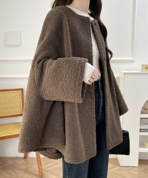 emi+（エミプラス）の「オーバーサイズボアドルマンポンチョコート（ポンチョ・レディース・ブラック/ベージュ/モカ・L/M）」の15枚目の写真