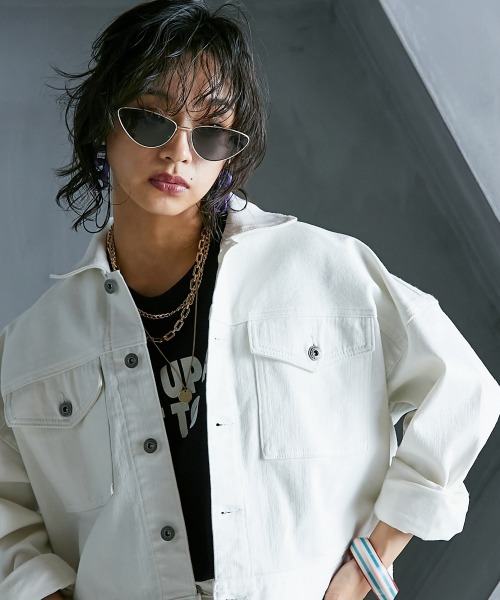 GEVS.（ジェイヴィス）の「＜大きいサイズ＞ ワイドシルエットショート丈デニムジャケット GEVS.（デニムジャケット・レディース・ブラック系/ホワイト系・L～LL/3L～4L/5L～6L）」の2枚目の写真