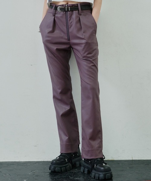 AIVER(アイバー)の「AIVER フェイクレザーセミフレアパンツ(その他パンツ・メンズ・ピンク系その他/ブラック・LARGE/MEDIUM/SMALL)」の1枚目の写真