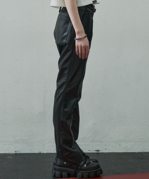 AIVER(アイバー)の「AIVER フェイクレザーセミフレアパンツ(その他パンツ・メンズ・ピンク系その他/ブラック・LARGE/MEDIUM/SMALL)」の6枚目の写真