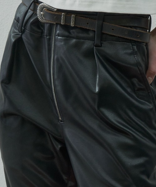 AIVER(アイバー)の「AIVER フェイクレザーセミフレアパンツ(その他パンツ・メンズ・ピンク系その他/ブラック・LARGE/MEDIUM/SMALL)」の7枚目の写真