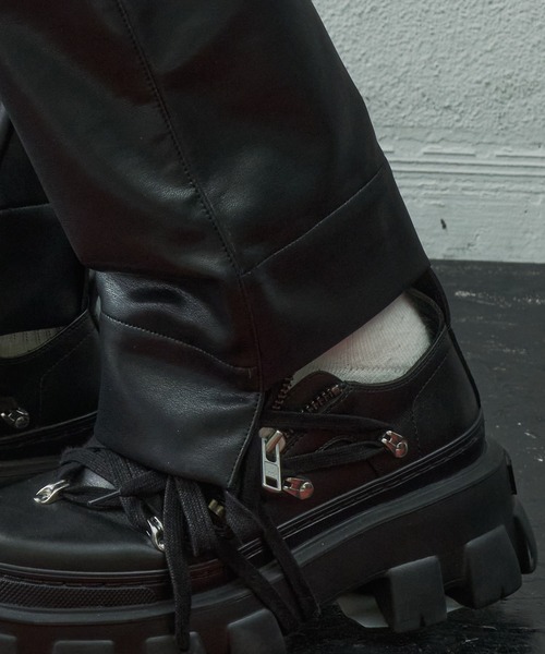 AIVER(アイバー)の「AIVER フェイクレザーセミフレアパンツ(その他パンツ・メンズ・ピンク系その他/ブラック・LARGE/MEDIUM/SMALL)」の9枚目の写真