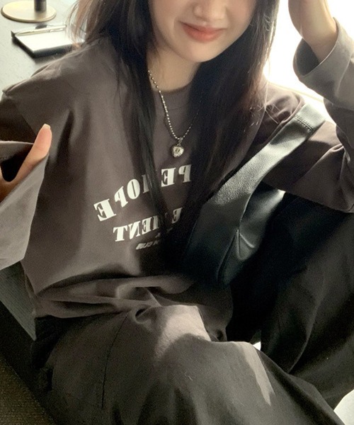 aimoha(アイモハ)の「ロゴプリント ルーズロングTシャツ(Tシャツ/カットソー・レディース・ダークグレー/ホワイト・FREE)」の16枚目の写真
