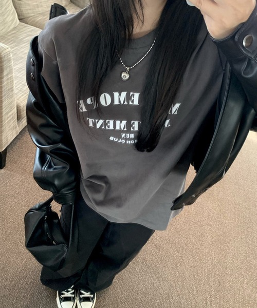 aimoha(アイモハ)の「ロゴプリント ルーズロングTシャツ(Tシャツ/カットソー・レディース・ダークグレー/ホワイト・FREE)」の18枚目の写真