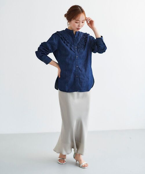 le.coeur blanc(ルクールブラン)の「ダブルフリルデニムブラウス(シャツ/ブラウス・レディース・ネイビー/ブルー・38)」の5枚目の写真