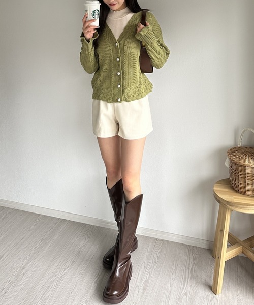 Silly（シリー）の「【あったか素材で秋冬に！】ツータックショートパンツ（その他パンツ・レディース・ホワイト/ブラック・SMALL/MEDIUM）」の3枚目の写真