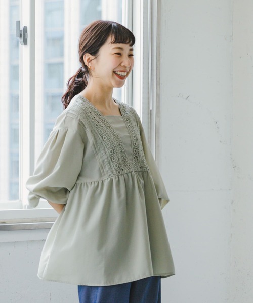 ITEMS URBANRESEARCH(アイテムズ アーバンリサーチ)の「レースギャザーブラウス(シャツ/ブラウス・レディース・ライトカーキ/ブラック/オフホワイト・FREE)」の3枚目の写真