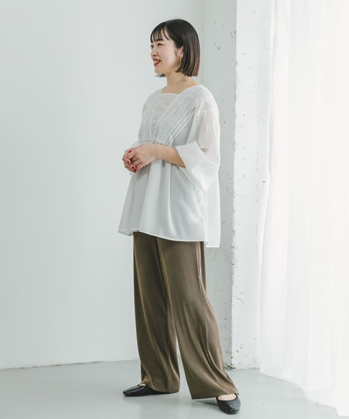 ITEMS URBANRESEARCH(アイテムズ アーバンリサーチ)の「レースギャザーブラウス(シャツ/ブラウス・レディース・ライトカーキ/ブラック/オフホワイト・FREE)」の7枚目の写真