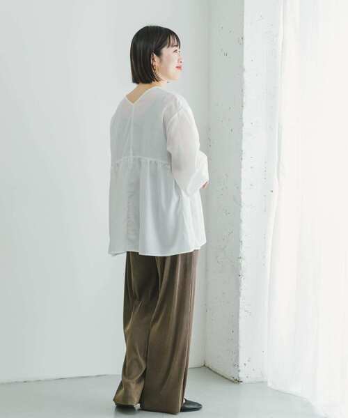 ITEMS URBANRESEARCH(アイテムズ アーバンリサーチ)の「レースギャザーブラウス(シャツ/ブラウス・レディース・ライトカーキ/ブラック/オフホワイト・FREE)」の8枚目の写真