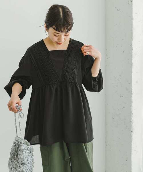 ITEMS URBANRESEARCH(アイテムズ アーバンリサーチ)の「レースギャザーブラウス(シャツ/ブラウス・レディース・ライトカーキ/ブラック/オフホワイト・FREE)」の9枚目の写真