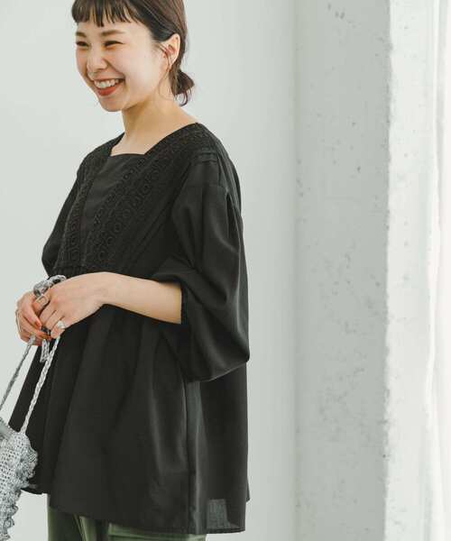 ITEMS URBANRESEARCH(アイテムズ アーバンリサーチ)の「レースギャザーブラウス(シャツ/ブラウス・レディース・ライトカーキ/ブラック/オフホワイト・FREE)」の11枚目の写真