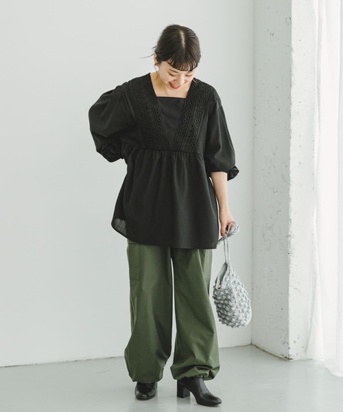 ITEMS URBANRESEARCH(アイテムズ アーバンリサーチ)の「レースギャザーブラウス(シャツ/ブラウス・レディース・ライトカーキ/ブラック/オフホワイト・FREE)」の14枚目の写真