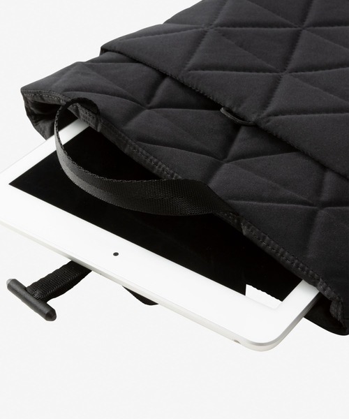 THE NORTH FACE(ザノースフェイス)の「THE NORTH FACE (ザ・ノース・フェイス)Geoface PC Sleeve 13’ ジオフェイスピーシースリーブ13インチ(トートバッグ・メンズ・ブラック・F)」の4枚目の写真