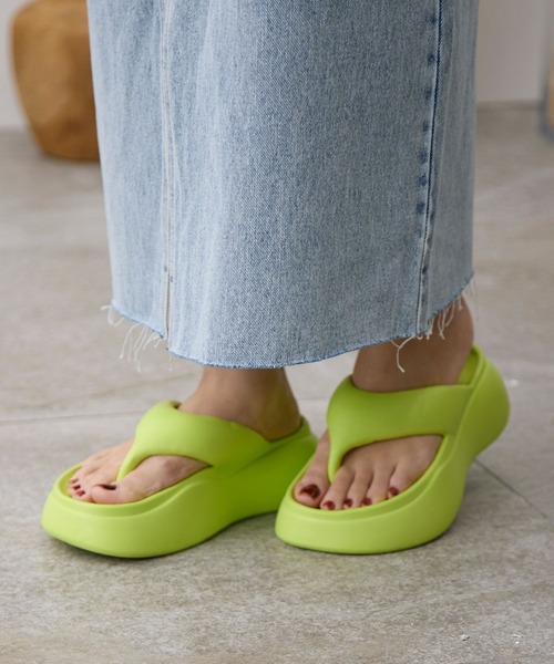 LEPSIM（レプシィム）の「EVA厚底トングサンダル　104667（サンダル・レディース・ブラック/オフホワイト/イエロー・LARGE/MEDIUM）」の11枚目の写真