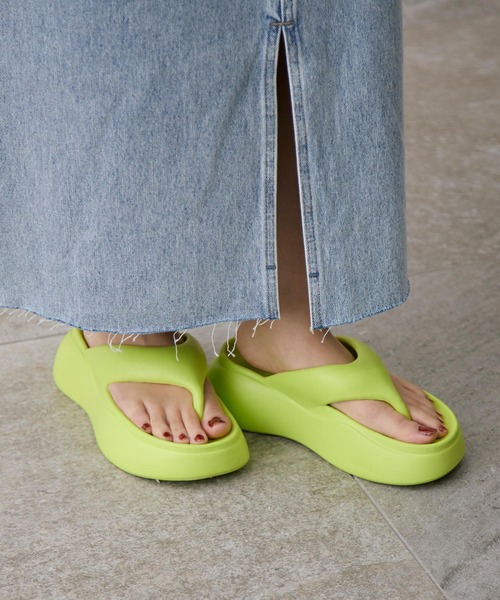 LEPSIM（レプシィム）の「EVA厚底トングサンダル　104667（サンダル・レディース・ブラック/オフホワイト/イエロー・LARGE/MEDIUM）」の13枚目の写真