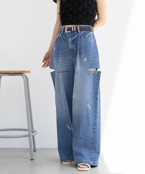 RAGEBLUE(レイジブルー)の「2size展開/フラワー刺繍アソートダメージタックワイドデニム(デニムパンツ・レディース・ブルー系1/ブルー系2/ブラック/ブルー/その他19・SMALL/MEDIUM)」の4枚目の写真