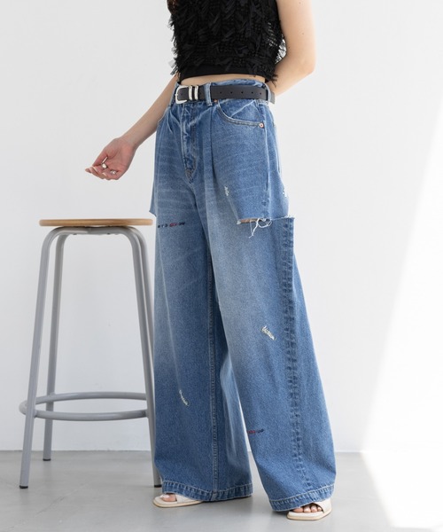 RAGEBLUE(レイジブルー)の「2size展開/フラワー刺繍アソートダメージタックワイドデニム(デニムパンツ・レディース・ブルー系1/ブルー系2/ブラック/ブルー/その他19・SMALL/MEDIUM)」の2枚目の写真