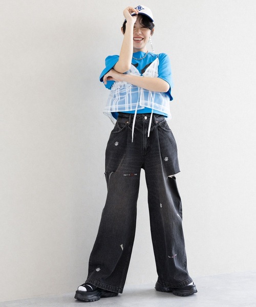 RAGEBLUE(レイジブルー)の「2size展開/フラワー刺繍アソートダメージタックワイドデニム(デニムパンツ・レディース・ブルー系1/ブルー系2/ブラック/ブルー/その他19・SMALL/MEDIUM)」の6枚目の写真