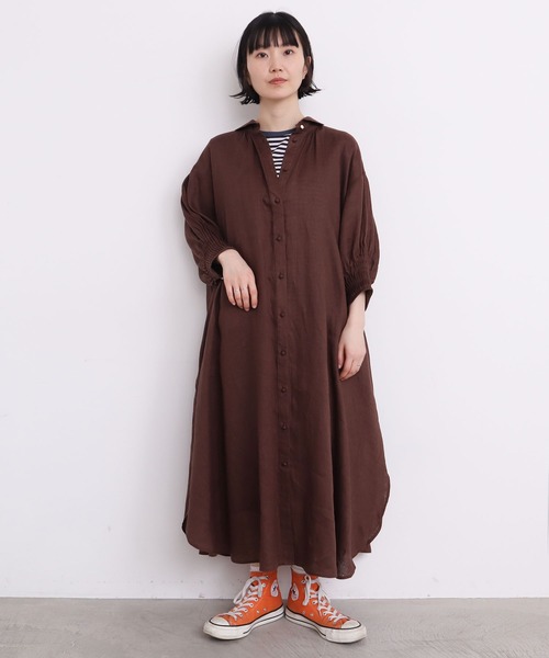 l'atelier du savon(アトリエドサボン)の「●ホリゾンタルカラー 袖ピンタックワンピース(シャツワンピース・レディース・ブラウン/ホワイト/ブルー・FREE)」の5枚目の写真