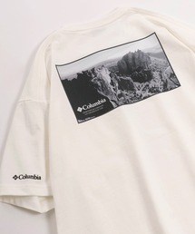 Columbia（コロンビア）の「【Columbia/コロンビア】ヘビーウェイト ミニワッペン＆バックプリントデザイン ミラーズクレストグラフィック Tシャツ/半袖ポケットT/Millers Crest Graphic SS Tee（Tシャツ/カットソー・メンズ）」