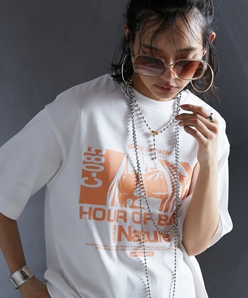 GEVS.(ジェイヴィス)の「<大きいサイズ> 綿100%グラフィックプリントTシャツ GEVS.(Tシャツ/カットソー・レディース・ブラック/オフホワイト・LL/L/5L/4L/3L)」の1枚目の写真