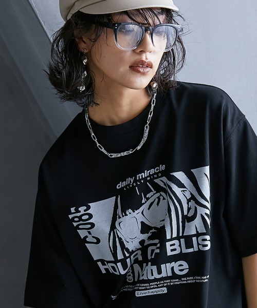 GEVS.(ジェイヴィス)の「<大きいサイズ> 綿100%グラフィックプリントTシャツ GEVS.(Tシャツ/カットソー・レディース・ブラック/オフホワイト・LL/L/5L/4L/3L)」の2枚目の写真