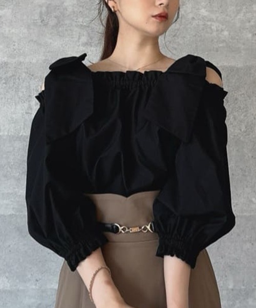 an another angelus(アンアナザーアンジェラス)の「ビッグリボンオフショルブラウス/ananotherangelus(シャツ/ブラウス・レディース・ホワイト×ブラック/オフホワイト/ブラック・FREE)」の3枚目の写真