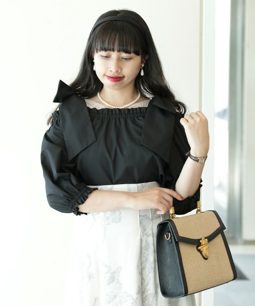 an another angelus(アンアナザーアンジェラス)の「ビッグリボンオフショルブラウス/ananotherangelus(シャツ/ブラウス・レディース・ホワイト×ブラック/オフホワイト/ブラック・FREE)」の5枚目の写真