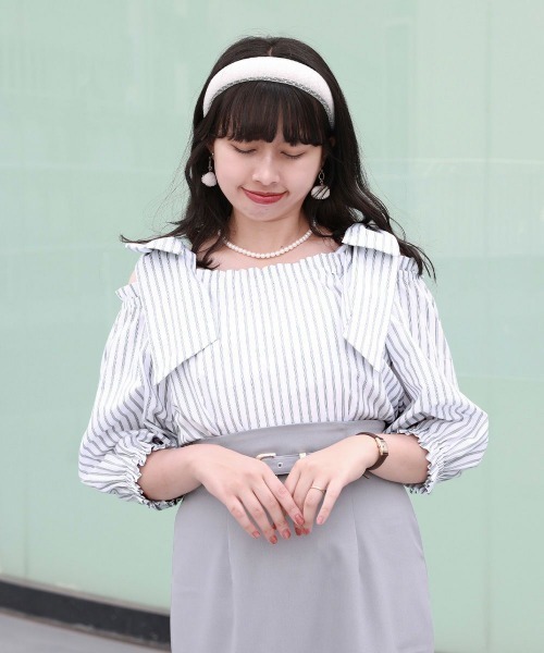 an another angelus(アンアナザーアンジェラス)の「ビッグリボンオフショルブラウス/ananotherangelus(シャツ/ブラウス・レディース・ホワイト×ブラック/オフホワイト/ブラック・FREE)」の9枚目の写真