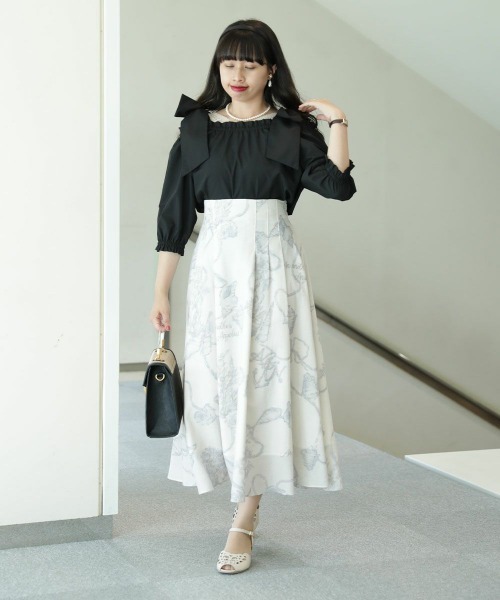 an another angelus(アンアナザーアンジェラス)の「ビッグリボンオフショルブラウス/ananotherangelus(シャツ/ブラウス・レディース・ホワイト×ブラック/オフホワイト/ブラック・FREE)」の4枚目の写真