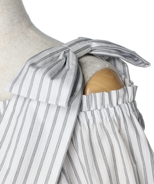 an another angelus(アンアナザーアンジェラス)の「ビッグリボンオフショルブラウス/ananotherangelus(シャツ/ブラウス・レディース・ホワイト×ブラック/オフホワイト/ブラック・FREE)」の19枚目の写真