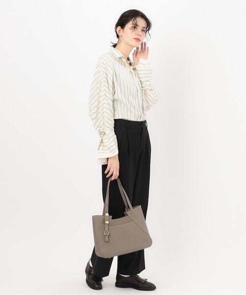 TOFF&LOADSTONE（トフアンドロードストーン）の「Wrap tote light shrink（ラップトート ライトシュリンク）L（トートバッグ・レディース・サンドベージュ/グレー系その他6/ブラウン系その他2/ホワイト系/ブラック/チャコールグレー・00）」の21枚目の写真
