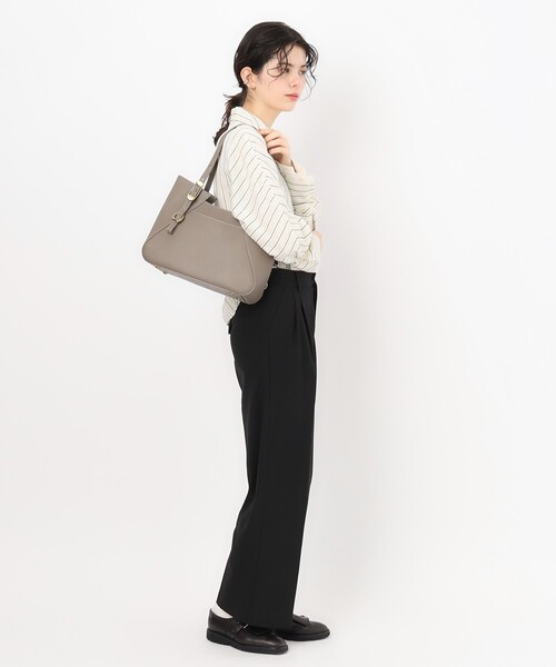 TOFF&LOADSTONE（トフアンドロードストーン）の「Wrap tote light shrink（ラップトート ライトシュリンク）L（トートバッグ・レディース・サンドベージュ/グレー系その他6/ブラウン系その他2/ホワイト系/ブラック/チャコールグレー・00）」の22枚目の写真
