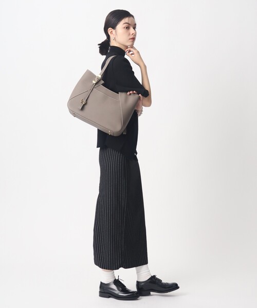 TOFF&LOADSTONE(トフアンドロードストーン)の「ラップトート ライトシュリンク(L)(トートバッグ・レディース・サンドベージュ/グレー系その他6/ブラウン系その他2/ホワイト系/ブラック/チャコールグレー・00)」の14枚目の写真