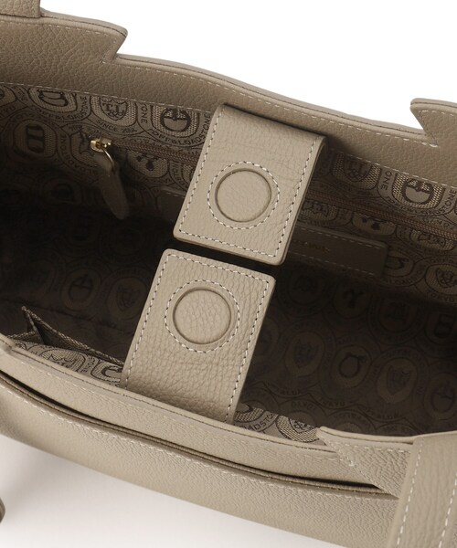 TOFF&LOADSTONE（トフアンドロードストーン）の「Wrap tote light shrink（ラップトート ライトシュリンク）L（トートバッグ・レディース・サンドベージュ/グレー系その他6/ブラウン系その他2/ホワイト系/ブラック/チャコールグレー・00）」の12枚目の写真